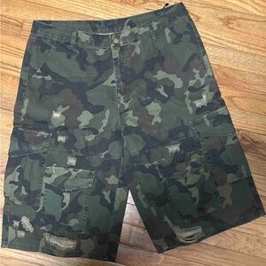 Baggy camo cargo shorts